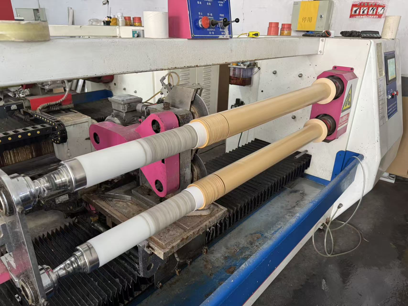 Tiệc sân vườn vui nhộn tại nhà máy tăng cường sức sống cho đội sản xuất băng dính công nghiệp