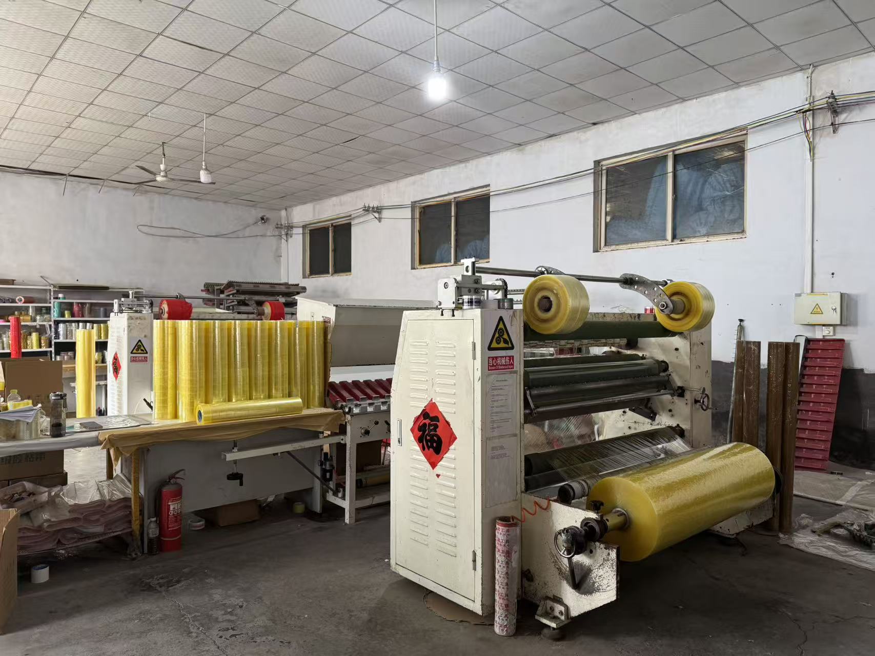 Sự biến động của nguyên liệu thô thúc đẩy việc điều chỉnh chuỗi cung ứng cho các nhà sản xuất băng dính